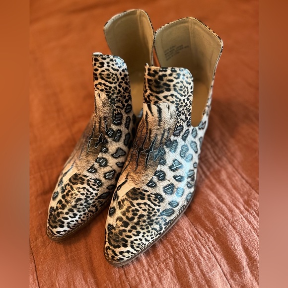 Animal print slip on booties - Picture 3 of 5